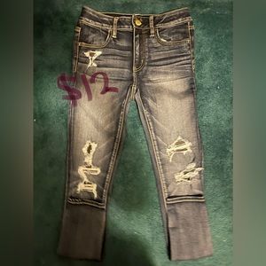 American eagle size 4; dark blue ripped jegging